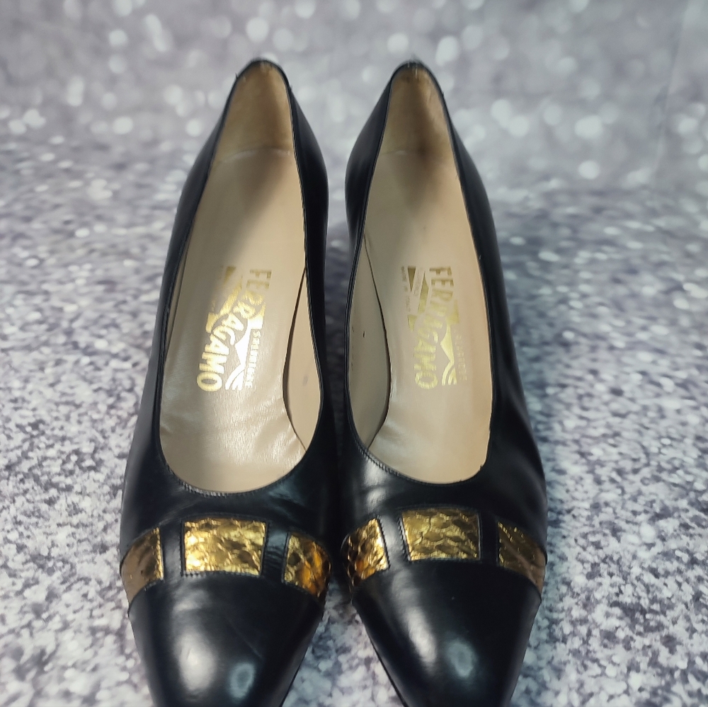Salvatore Ferragamo pumps Black Leather